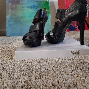 Calvin Klein size 8.5m.